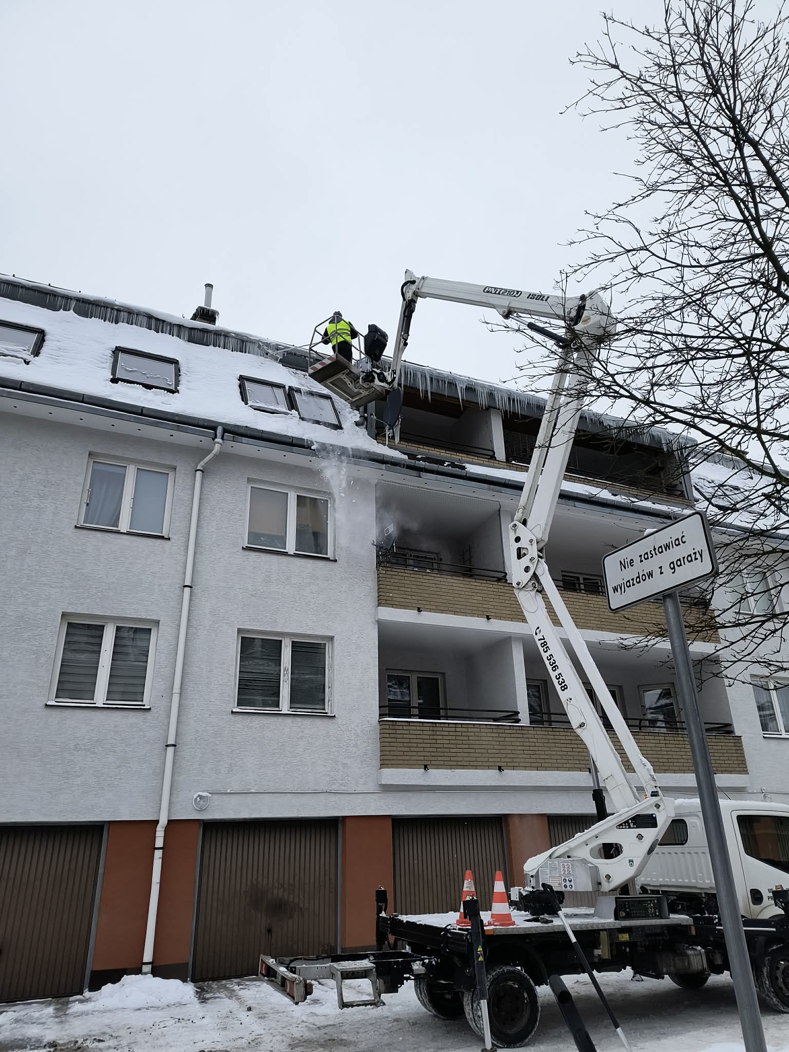 Zbijanie Sopli i Usuwanie Śniegu